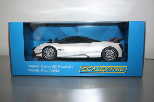 1:32 Scalextric: Pagani Huayra BC Roadster weiß Artnr. C4399