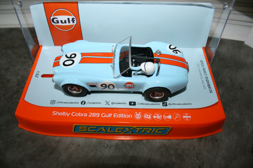 Scalextric C4509 Shelby Cobra 289 Gulf Edition