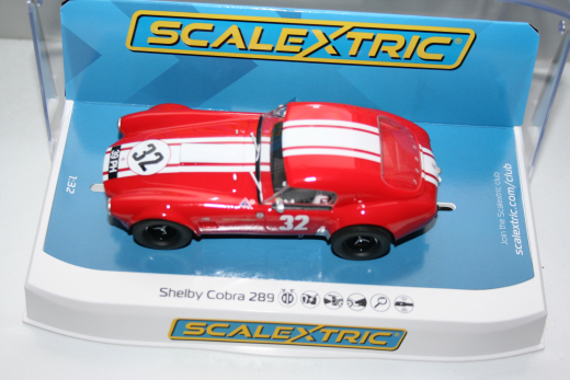 Scalextric C4528 Shelby Cobra 289 Rot